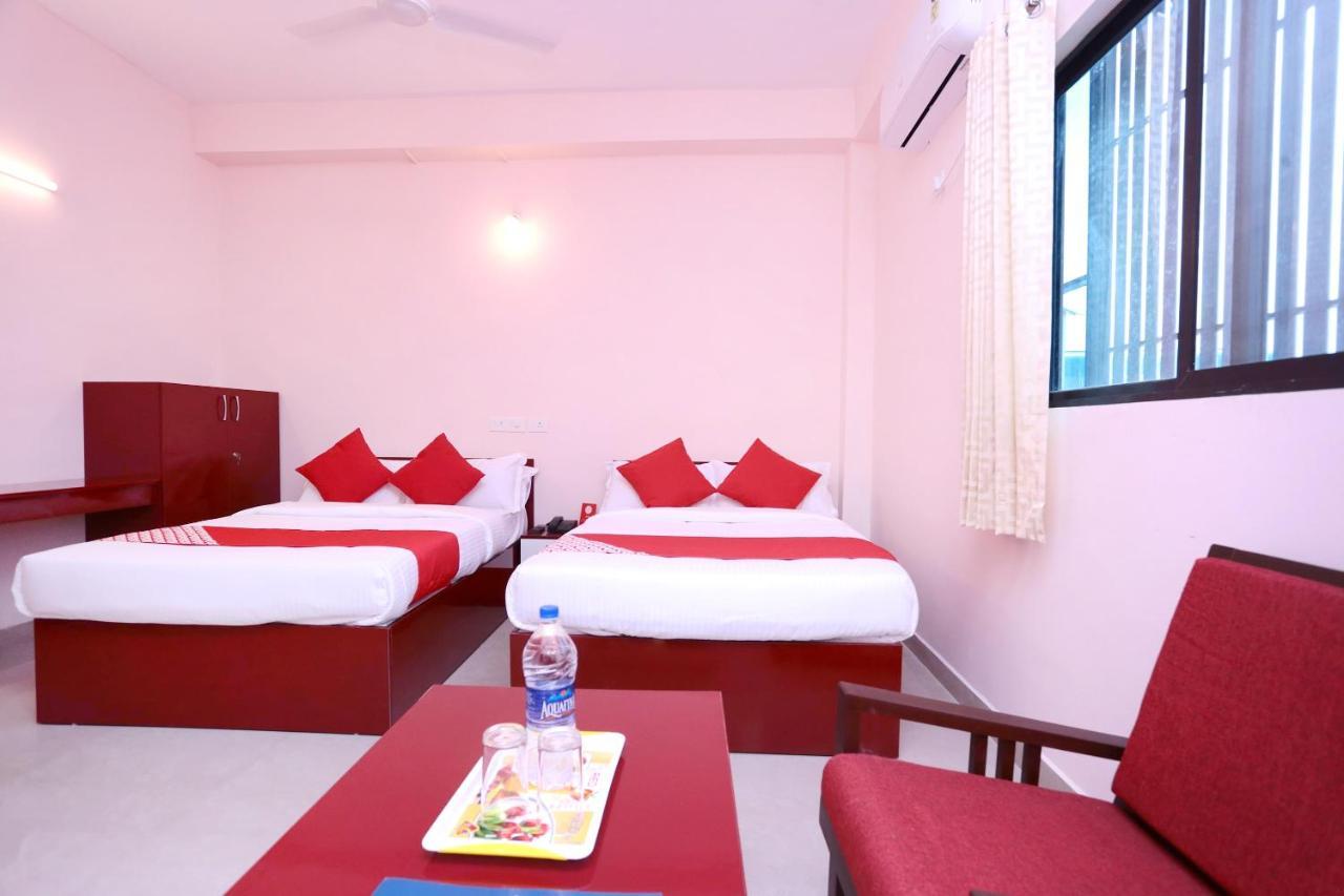 Oyo 13577 Tkr Metro Residency Hotel Kochi Buitenkant foto