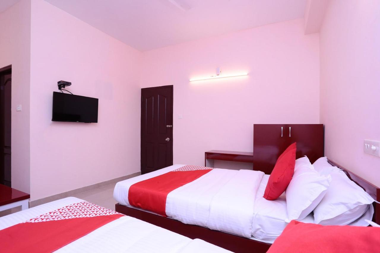 Oyo 13577 Tkr Metro Residency Hotel Kochi Buitenkant foto