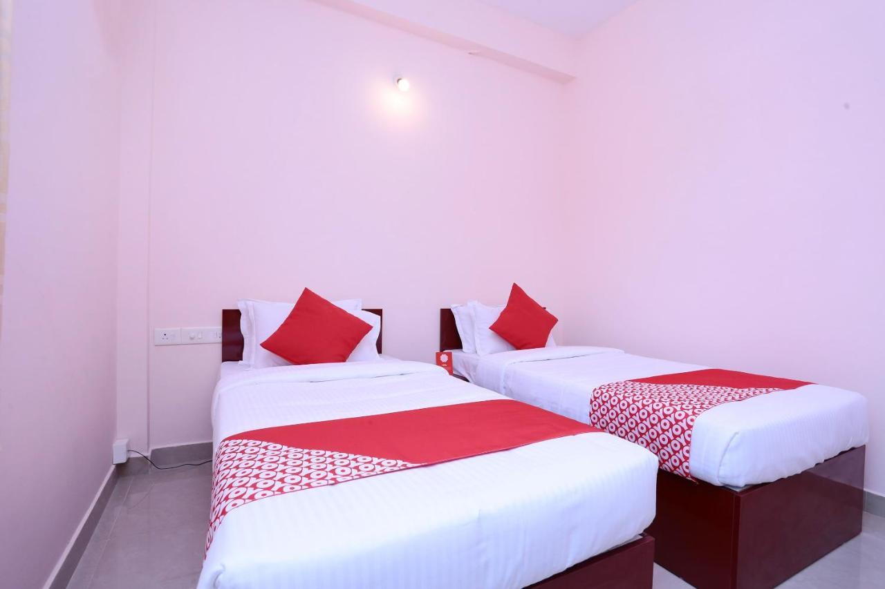 Oyo 13577 Tkr Metro Residency Hotel Kochi Buitenkant foto