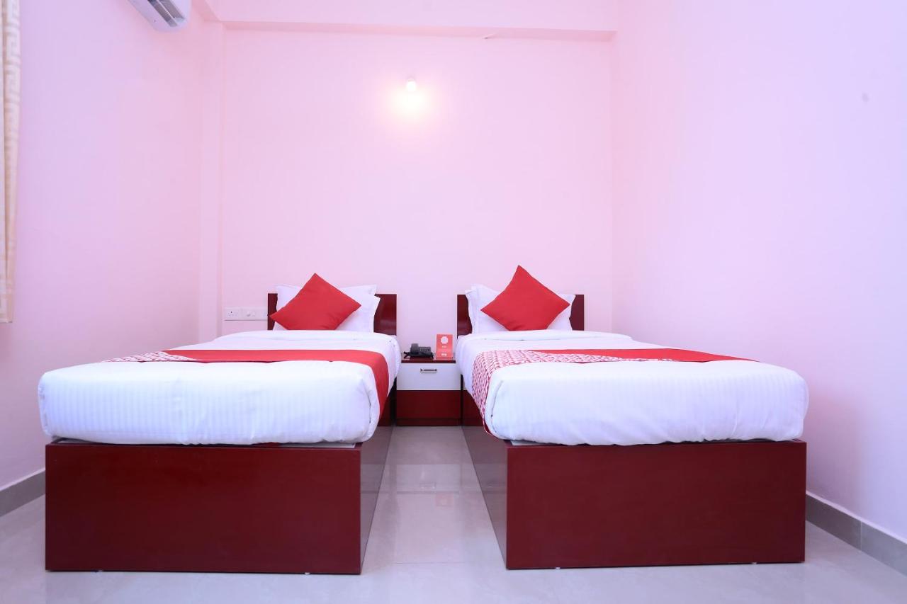 Oyo 13577 Tkr Metro Residency Hotel Kochi Buitenkant foto