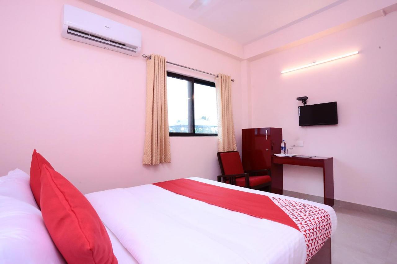 Oyo 13577 Tkr Metro Residency Hotel Kochi Buitenkant foto