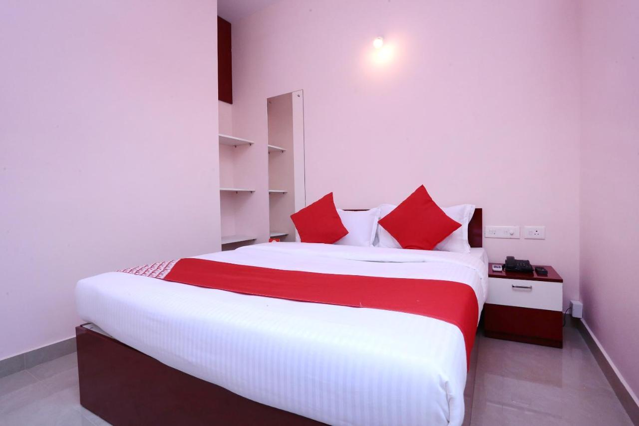 Oyo 13577 Tkr Metro Residency Hotel Kochi Buitenkant foto