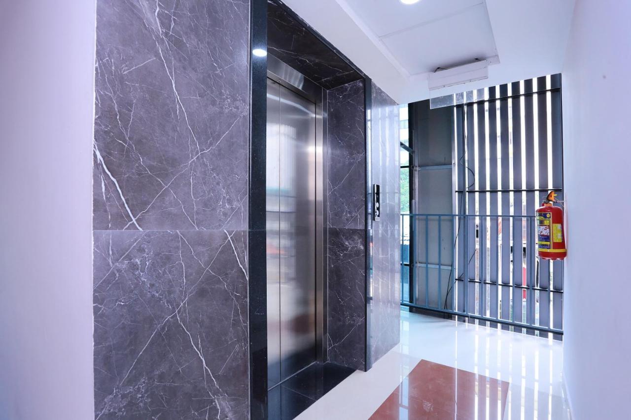 Oyo 13577 Tkr Metro Residency Hotel Kochi Buitenkant foto